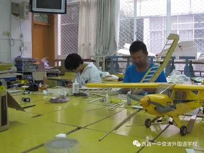俊波学生走进“2017年全国青少年航空航天模型锦标赛”